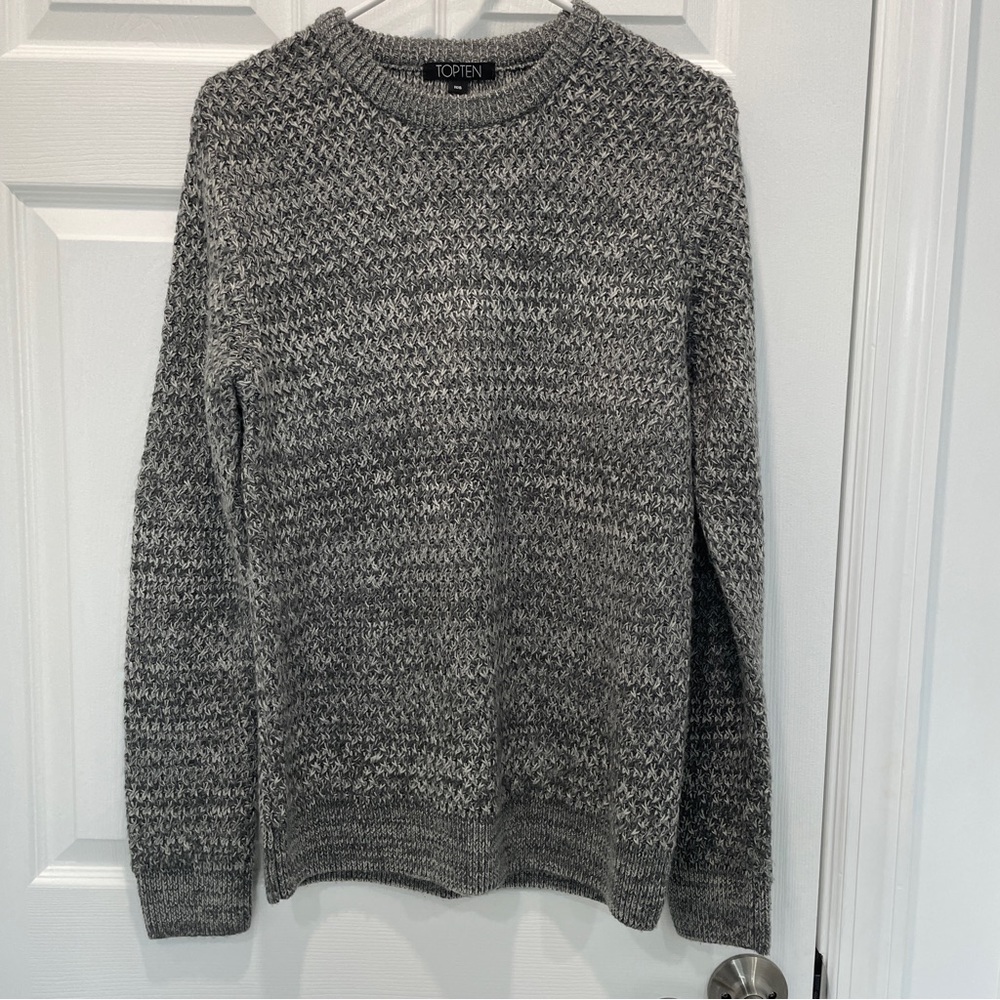 MEN’S CREWNECK CROSS STICH SWEATER